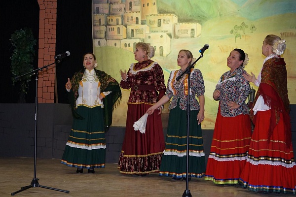 14 ноября в Центре культуры Казбековского района в с.Дылым прошёл II Республиканский фестиваль народного творчества «Традиции и обычаи моего села».