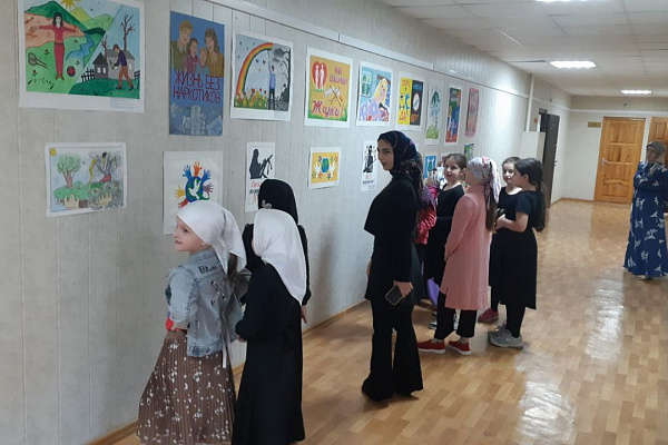 В Унцукульском районе стартовала республиканская передвижная выставка плаката «Мой выбор»