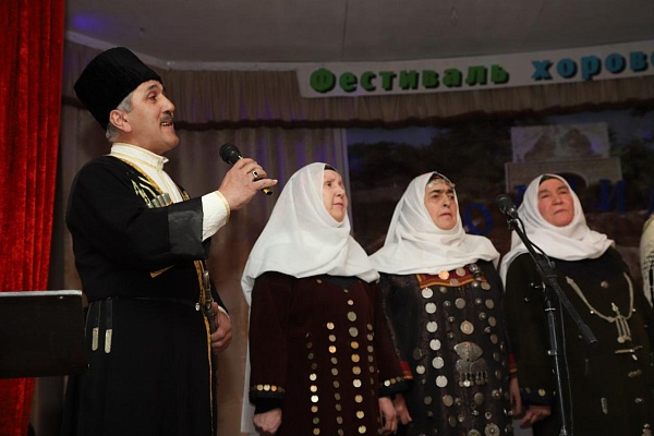 24 февраля в с.Мекеги Левашинского района в рамках Года культурного наследия в России состоялся Районный смотр-конкурс хоровых коллективов «Родники»