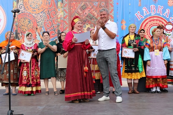 Завершился первый концерт «Фестивальные открытки» в рамках Международного фестиваля фольклора и традиционной культуры «Горцы»
