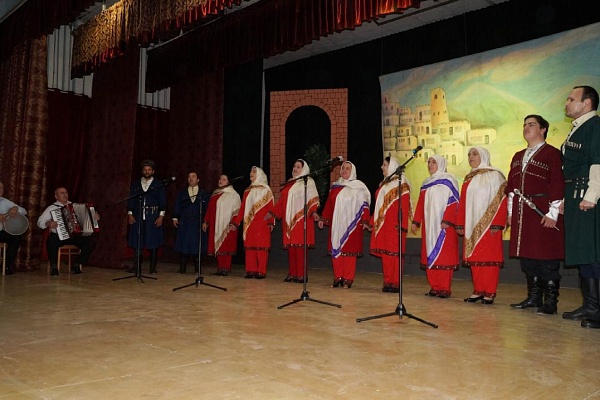 14 ноября в Центре культуры Казбековского района в с.Дылым прошёл II Республиканский фестиваль народного творчества «Традиции и обычаи моего села».