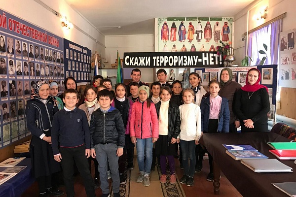 В МКУ « Управление культуры» Ботлихского района для учащихся школы №1 прошла акция « Молодёжь против терроризма»