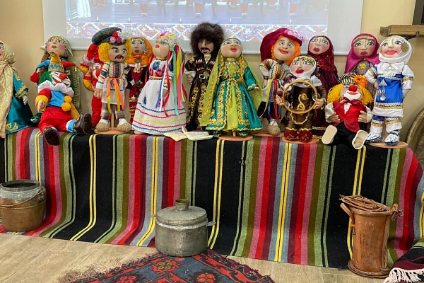В рамках XIX Международного фестиваля фольклора и традиционной культуры «Горцы» в г.Каспийск на базе Центра традиционной культуры прошла выставка декоративно – прикладного искусства