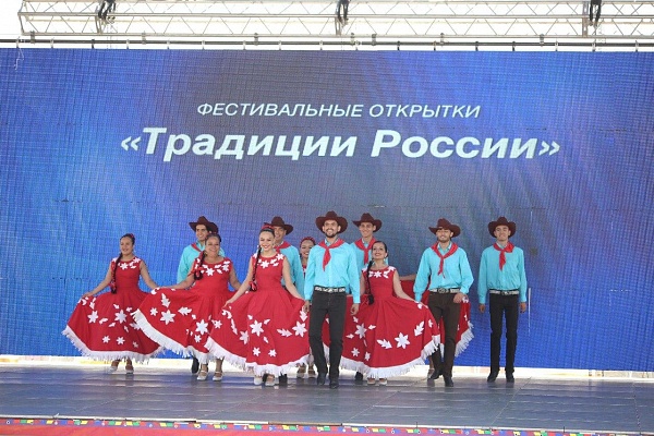 Концерт «Традиции России» прошел на побережье Каспийского моря