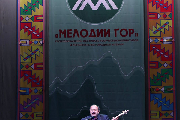 12 мая в Махачкале состоялся Республиканский фестиваль творческих коллективов и исполнителей народной музыки «Мелодии гор»