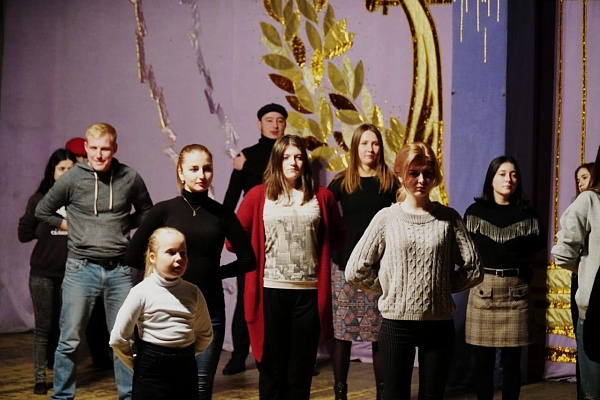Руководитель Народного театра Центра традиционной культуры г. Кизляра Елена Воронцова и артист Егор Васильченко с 19 по 22 ноября приняли участие в мастер-классах для молодёжи «Развитие народных театров малых городов в современных условиях», которые состо
