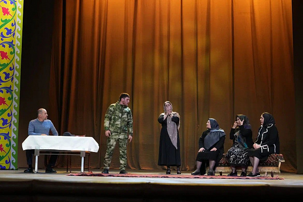 26 марта в Махачкале прошел фестиваль «Наследники Победы». Организаторами выступили Министерство культуры РД, Республиканский дом народного творчества совместно с Дагестанским государственным кумыкским музыкально-драматическим театром. 
