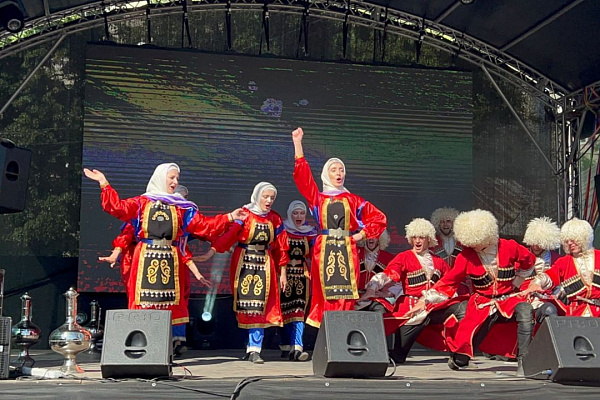 Ансамбль «Акаро-Хунзах» Хунзахского района принял участие в традиционном празднике «Национальный калейдоскоп»