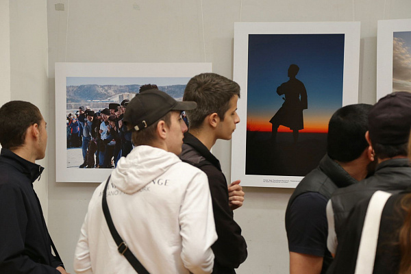 7 октября состоялось открытие всероссийской фотовыставки «Сила традиций: народы Российской Федерации», посвященной Году культурного наследия