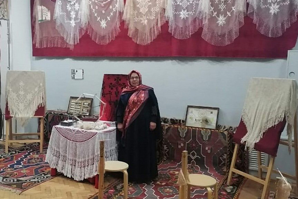 Мастерица по тастароплетению из Буйнакского района Жамина Шугаибова приняла участие в конкурсе на присуждение Мастеровой Премии «Мира»