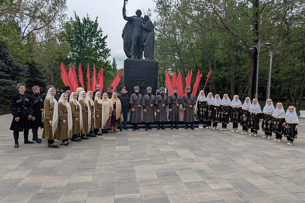 В четырех парках г. Махачкалы прошли шествие участников народного творчества «Мир традиций – мир России»