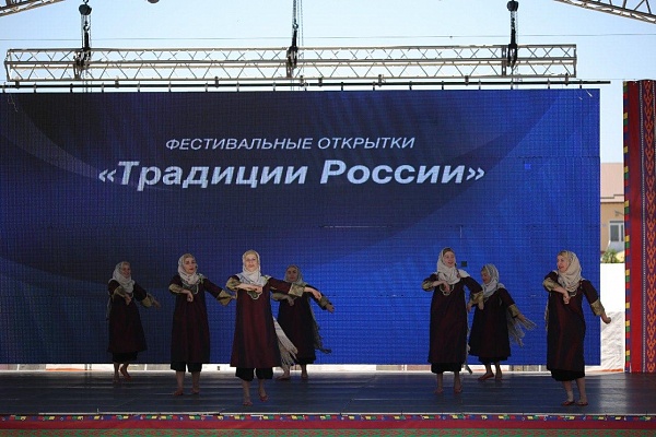 Концерт «Традиции России» прошел на побережье Каспийского моря