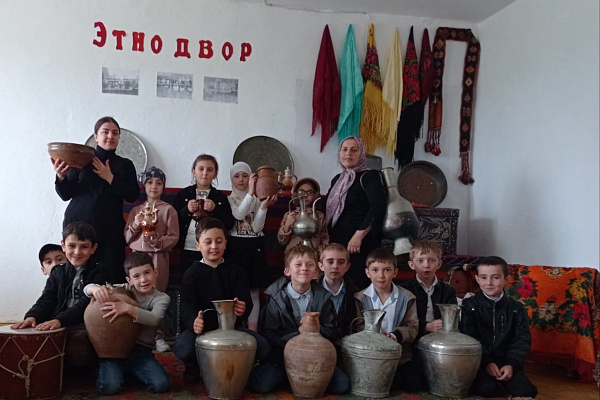 Сотрудники Гергинского Дома культуры Каякентского района организовали экскурсию по этнодвору