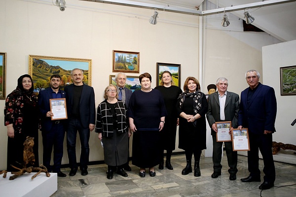 В Махачкале состоялось открытие выставки самодеятельных художников «Самородки Дагестана»