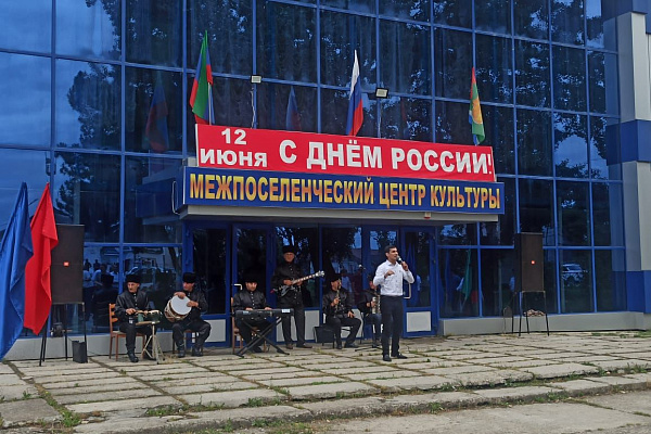Сегодня вся наша великая страна празднует День России! 