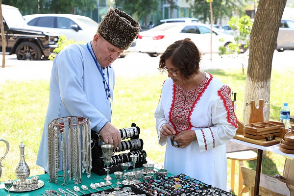 На центральной площади Махачкалы состоялся торжественный гала-концерт в рамках Форума-фестиваля патриотических программ «За Родину!»