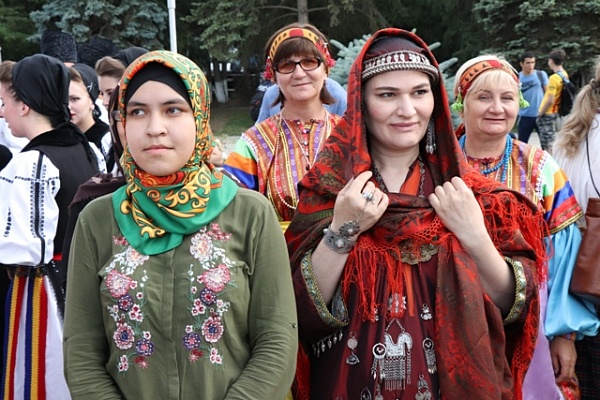Завершился первый концерт «Фестивальные открытки» в рамках Международного фестиваля фольклора и традиционной культуры «Горцы»