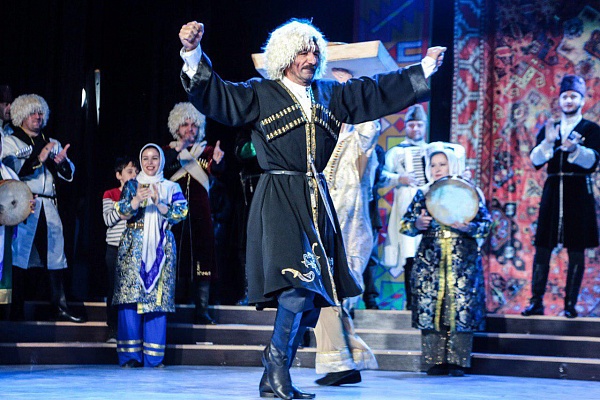Во Дворце культуры «Дагестан» прошел второй день Республиканского смотра театральных коллективов на подтверждение звания «Народный (образцовый) коллектив любительского творчества».