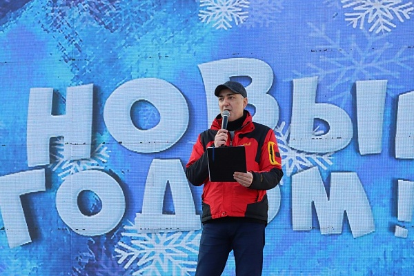 Исполнители и творческие коллективы Каякентского и Кумторкалинского районов, а также солисты Дагестанской государственной филармонии им. Татама Мурадова выступили с праздничной программой на фестивале «Новогодние открытки»
