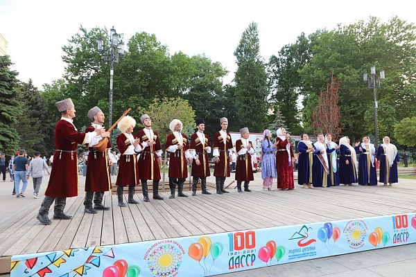 В столице продолжается Арт-фестиваль «Праздник выходного дня», который проходит при поддержке Главы Республики