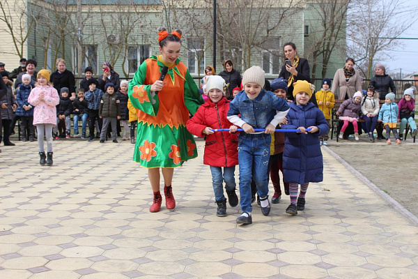 В учреждениях Кизлярского района отметили День смеха
