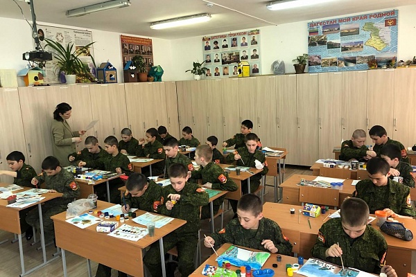 Республиканский Дом народного творчества организовал мастер-класс по изобразительному искусству в 1-ом Дагестанском кадетском корпусе им. генерала-полковника Г.Н. Трошева