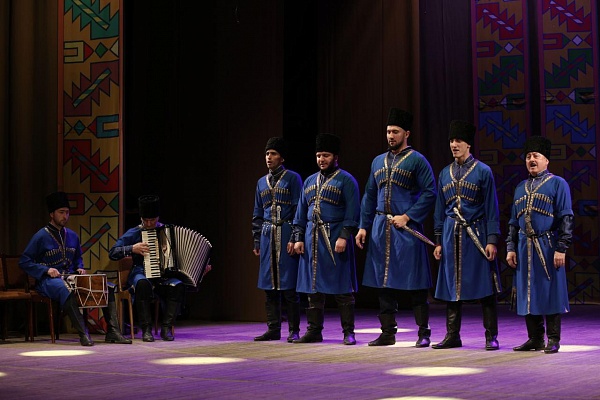 Сегодня, 5 апреля в Махачкале прошел Республиканский хоровой фестиваль «Возьмемся за руки, друзья!»