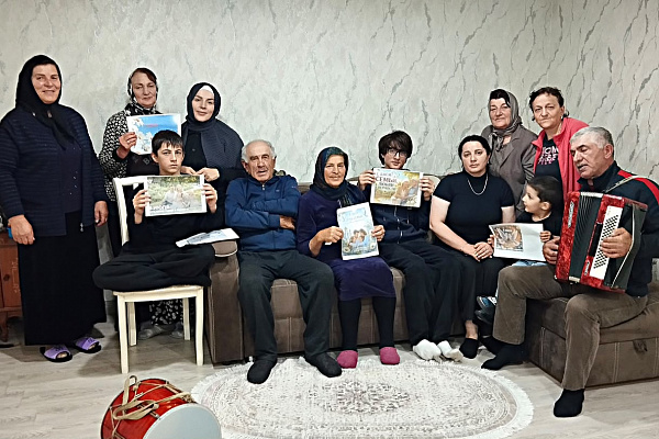 Республиканский флешмоб ко Дню семьи, любви и верности   8 июля, в День семьи, любви и верности, Республиканский дом народного творчества Министерства культуры РД провел республиканский флешмоб