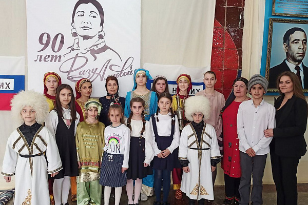 В Этнодворе Городского дворца культуры г. Избербаш прошёл литературный вечер «Женщина гор», посвящённый 90-летию со дня рождения Фазу Алиевой