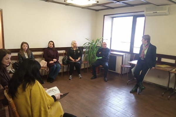 Руководитель Народного театра Центра традиционной культуры г. Кизляра Елена Воронцова и артист Егор Васильченко с 19 по 22 ноября приняли участие в мастер-классах для молодёжи «Развитие народных театров малых городов в современных условиях», которые состо