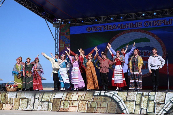 Праздник народного творчества "Каспий - берега дружбы".
