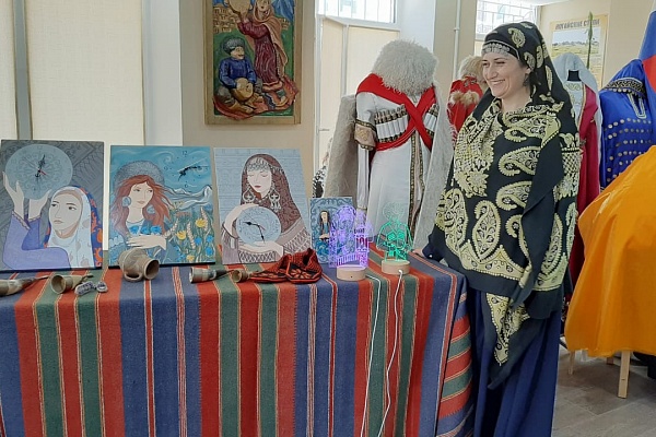 В рамках XIX Международного фестиваля фольклора и традиционной культуры «Горцы» в г.Каспийск на базе Центра традиционной культуры прошла выставка декоративно – прикладного искусства