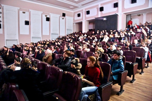 15 - летний юбилей празднует сегодня детский музыкальный театр "Синяя птица" Каякентского района.