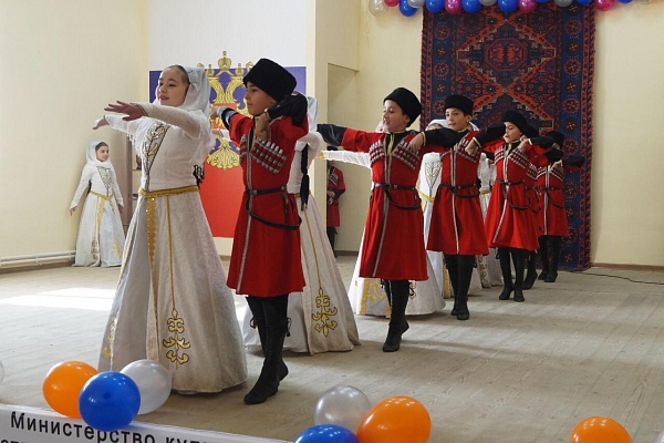 30 октября в Центре культуры с. Зубутли-Миатли Кизилюртовского района прошёл V Детский Республиканский фестиваль национального танца «Серпантин дружбы».