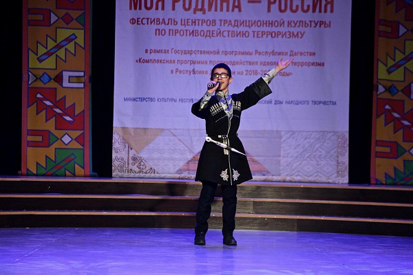 Сегодня сцена Дворца культуры «Дагестан» г.Махачкалы объединила участников сразу двух фестивалей.
