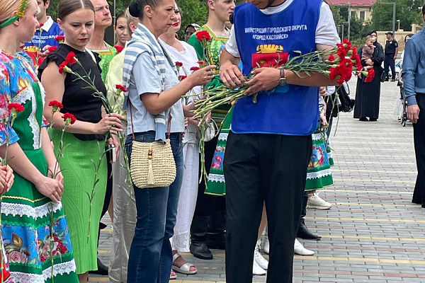 Город Каспийск сегодня встречал делегацию из Севастополя! 