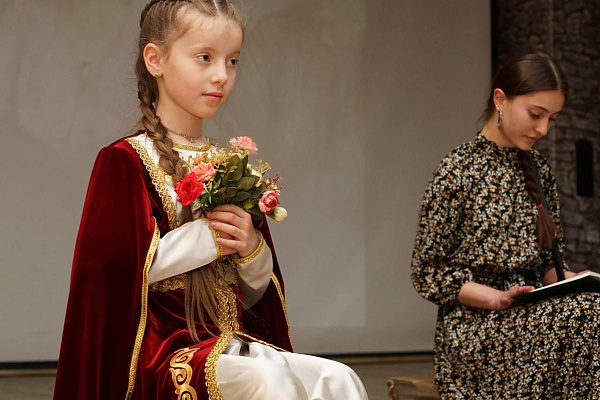 Во Дворце культуры им. Ш.Шамхалова Хунзахского района состоялось мероприятие, посвященное Году культурного наследия народов России, 90-летия народной поэтессы Фазу Алиевой