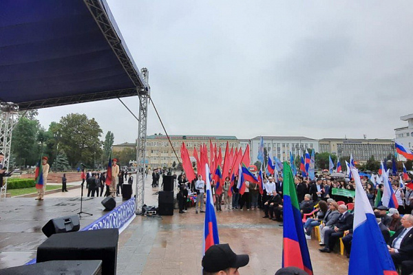 7 сентября  в Махачкале на площади им. Ленина прошел митинг-концерт, посвящённый Дню солидарности в борьбе с терроризмом и поддержку Президента РФ Владимира Путина