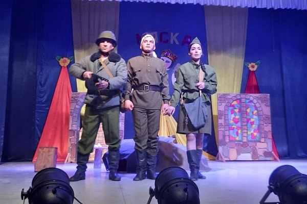  В Центре культуры г.Кизляра прошел фестиваль самодеятельных театральных коллективов «Маска»,