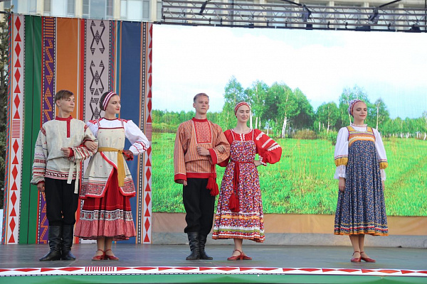 Яркий и колоритный Праздник «Поэзия народного костюма» прошёл в Махачкале 