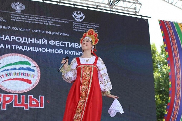 4 июня в Дагестане прошел заключительный выпуск серии концертов «Фестивальные открытки»