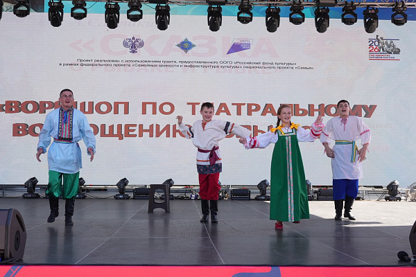 Сегодня, 14 сентября, Межрегиональный фестиваль народов России «Культурные мосты» продолжил свою работу. Фестиваль проходит в рамках Года единства народов России и в преддверии Дня единства народов Дагестана.