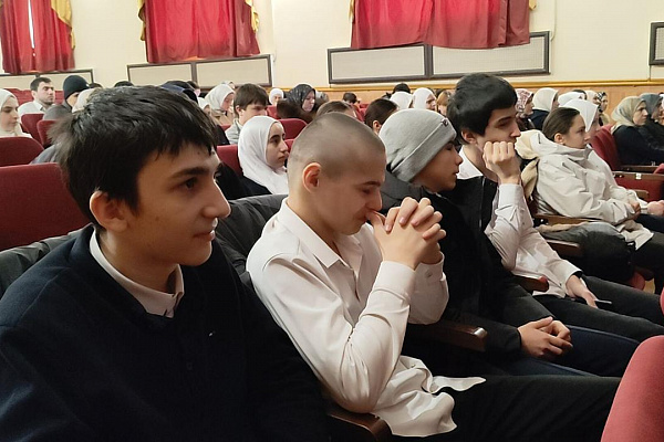 В Ботлихском районе в рамках республиканского плана мероприятий Министерства культуры РД и Республиканского дома народного творчества прошло мероприятие «Выбор будущего: Безопасность, Здоровье, Ответственность». 
