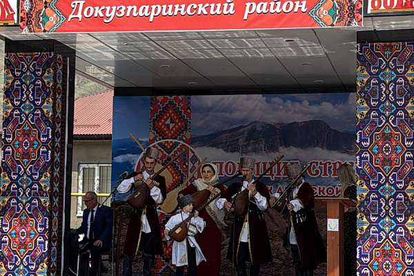 В селе Усухчай Докузпаринского района прошел Праздник ашугской песни «Поющие струны»