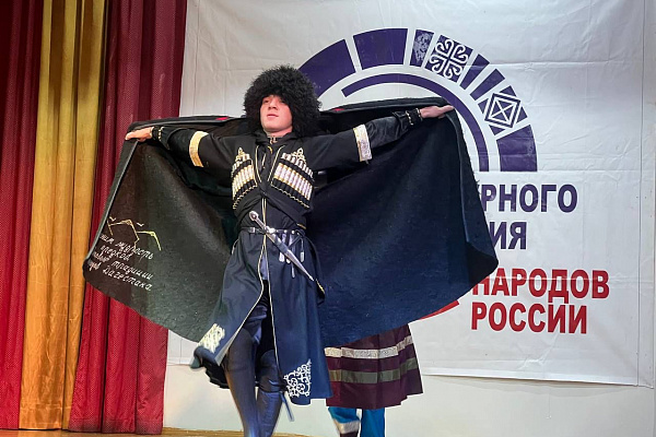 В рамках проекта «Творческий десант» в Ботлихском районе состоялся праздничный концерт