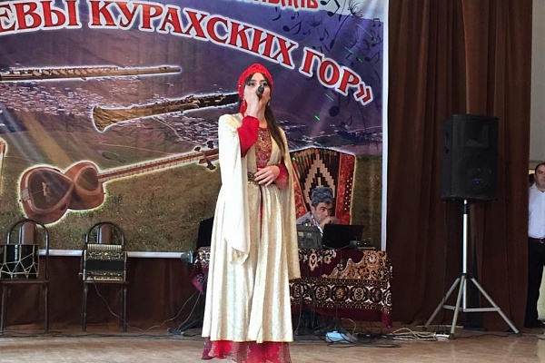 В Курахском районе прошел VI Республиканский праздник народной песни.