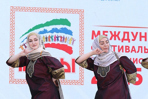 В Махачкале состоялся яркий концерт фольклорных и хореографических коллективов «Традиции Дагестана»