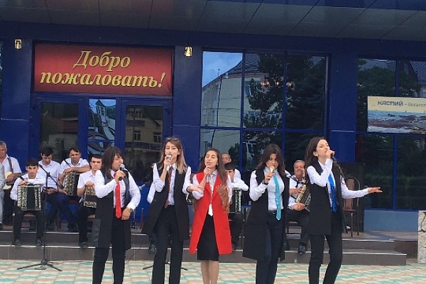 Творческий десант в С.-Стальском районе