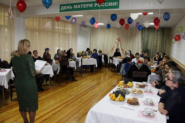 Сегодня 22 ноября в Республиканском центре социальной помощи семье и детям состоялся благотворительный концерт, организованный совместно с Республиканским Домом народного творчества. Мероприятие было приурочено ко Дню матери, который отмечается в нашей ст