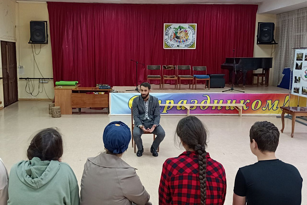 В Городском  дворце культуры г. Избербаш для участников студии «Алые паруса» прошёл мастер-класс по актёрскому мастерству